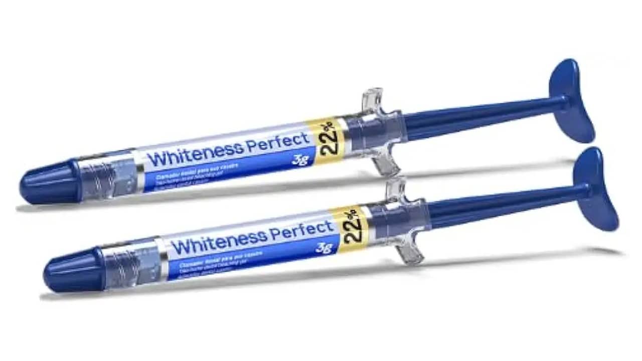 Qual o Melhor Clareador Dental? Clareadores Caseiros e Fitas para Dentes Sensíveis